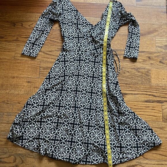 London Time Black/White Wrap Style Dress Size 6 - Picture 11 of 13